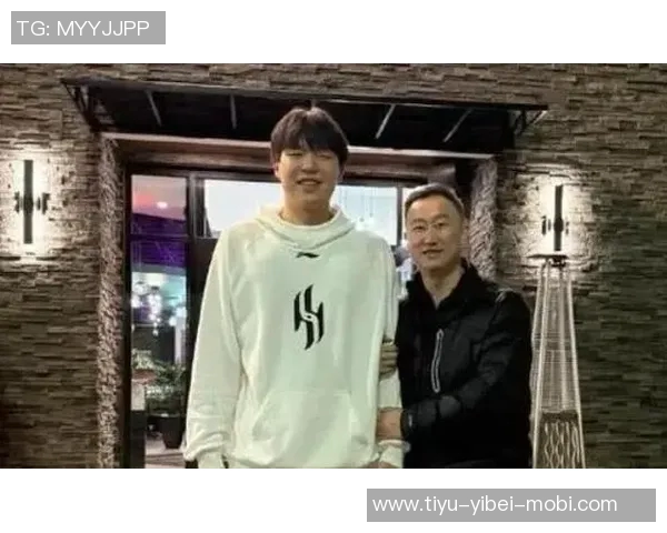 刘维伟小考杨瀚森左手右手拿刀的选择与米奇筷子的灵活运用 刘维伟小考杨瀚森左手右手拿刀的选择与米奇筷子的灵活运用