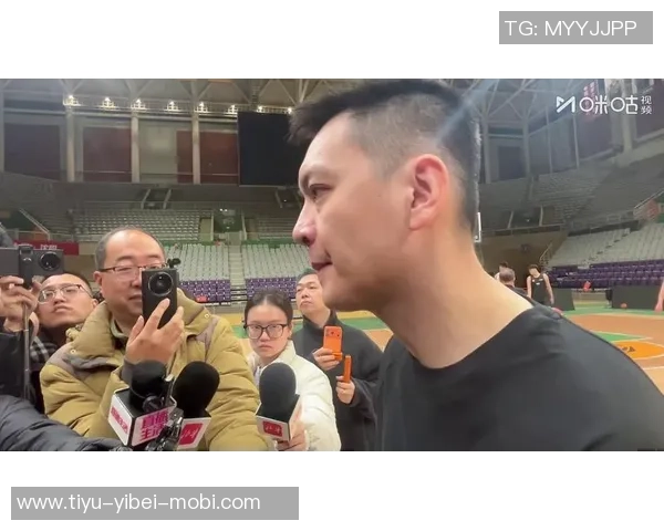 杨鸣强调球队拼搏精神球迷不求每年夺冠但期待每场全力以赴